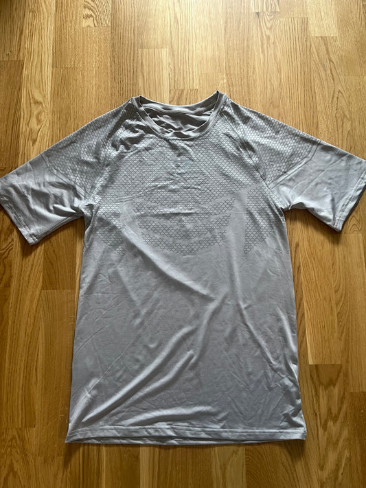 Gym shark tee