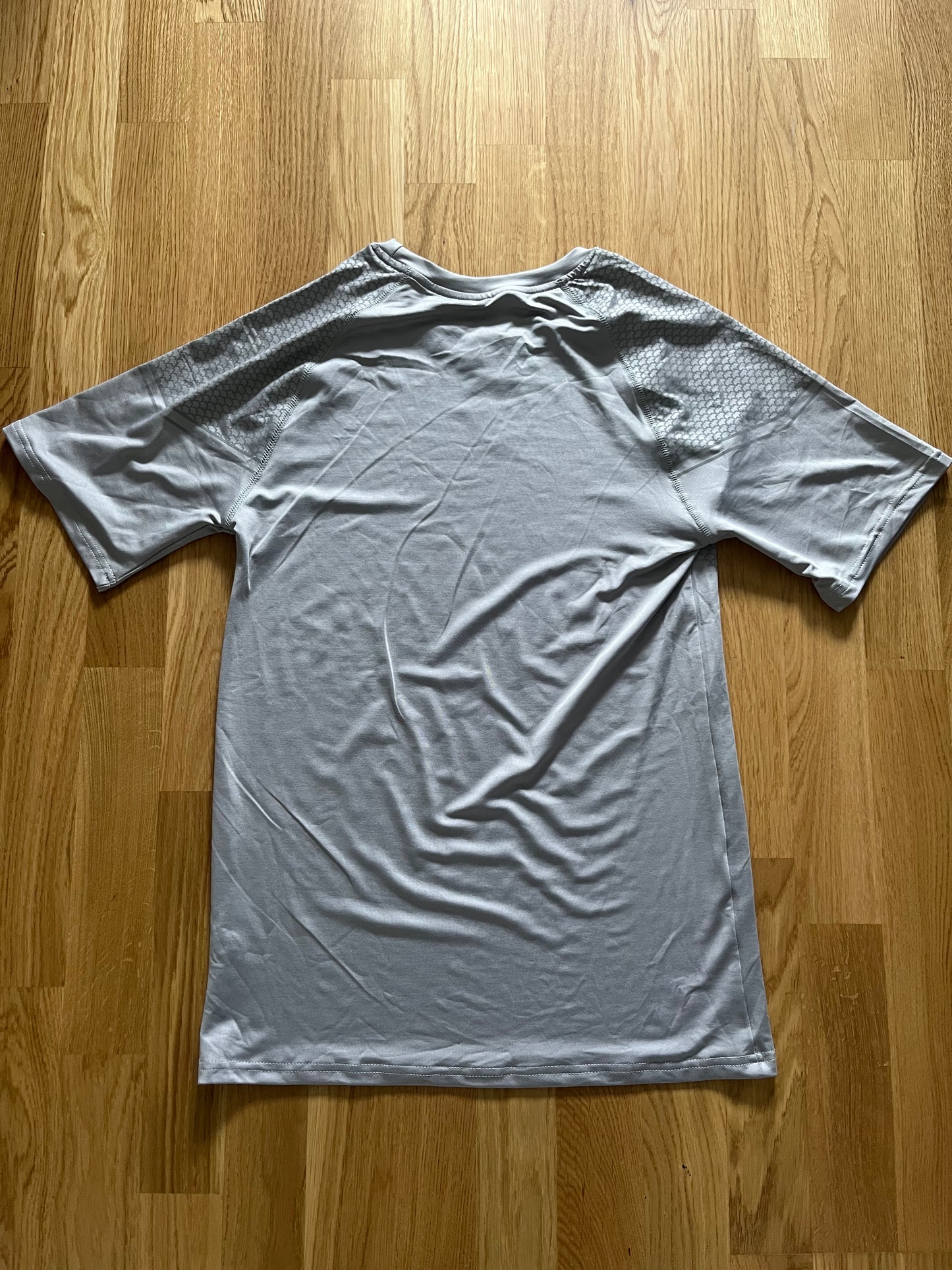 Gym shark tee